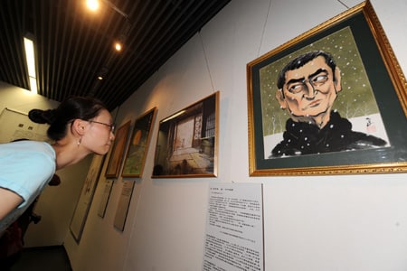 Japanese cartoonists hold antiwar exhibition in China