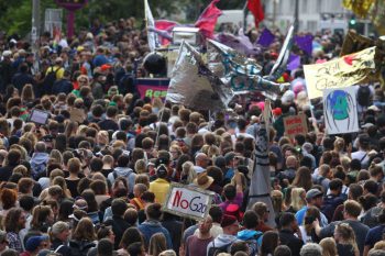 | Crowd of antiG20 protesters in Hamburg | MR Online