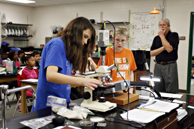 | Students at Bay Point Middle school work on a science assignment in 2011 | MR Online