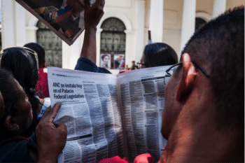 | A man reads news about the Constituent Assembly in front of the Legislative Palace | MR Online