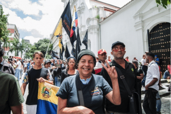 | Members from 23 de Octubre Collective gather around Legislative Palace waiting for Constituent Assemblys installation | MR Online