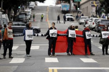 | Demonstrators block an intersection outside of the Immigration and Customs Enforcement offices | MR Online