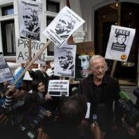 | John Pilger after visiting Assange in the Ecuadorian embassy | MR Online