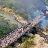 Opposition sets fire to vehicles on the Colombian side of the Simon Bolivar International bridge