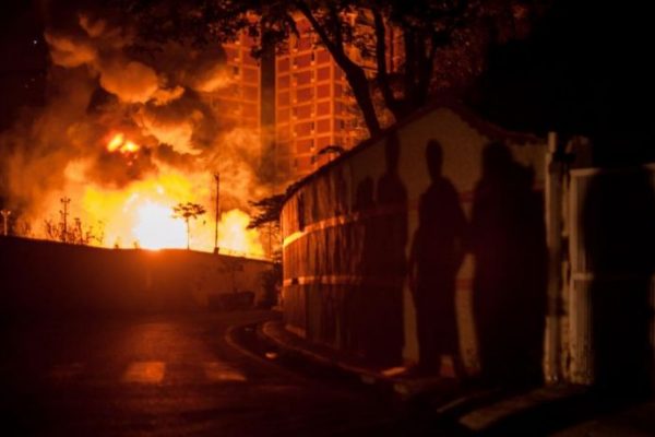 Explosion of two transformers of the electricity substation of Terrazas of the Club Hipico of Baruta