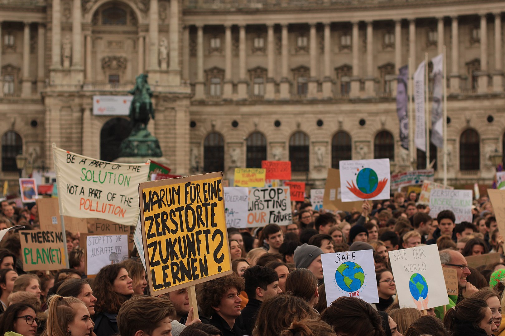 Mr Online Austria S Unsozial Capitalists In A Time Of Crisis