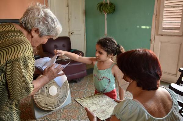 | Throughout the current health emergency Cuban families have promoted good health practices and continue to play a leading role in the education of younger generations Photo Ariel Cecilio Lemus Alvarez | MR Online