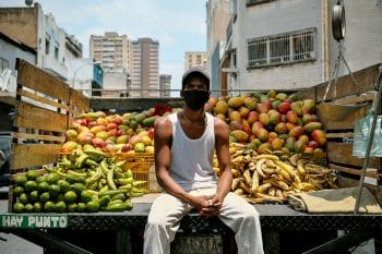 Mangoes, plantains, and avocados. Caracas, Venezuela, 2020. Dikó / CacriPhotos