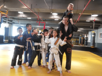 | Keith Lamb teaching Brazilian Jujitsu | MR Online