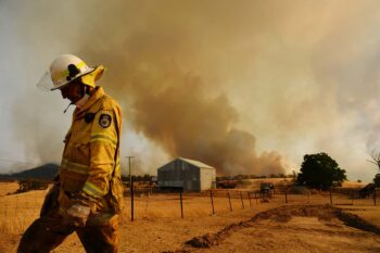 | A bushfire burns out of control near Tumburumba NSW | MR Online