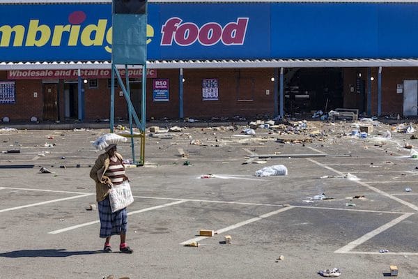 | Woman carries looted goods Gold Spot Shopping Centre Vosloorus | MR Online