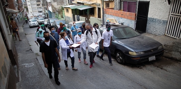 | Cuban volunteer doctors visit a slum in Caracas Venezuela April 2020 | MR Online