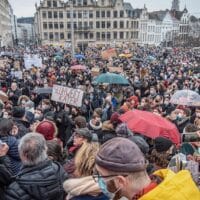 Sunday, December 26, thousands of people from various sectors of the arts and entertainment industry gathered at the Mont des Arts in Brussels, demanding the government to reverse its decision targeting the cultural sector while Christmas markets and other businesses are allowed to continue.