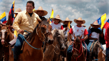 | Hugo Chávez con horseback MinCI | MR Online