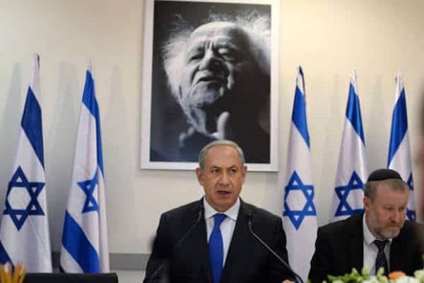 MR Online | Prime Minister Benjamin Netanyahu stands in front of a portrait of Israels first Prime Minister David BenGurion | MR Online