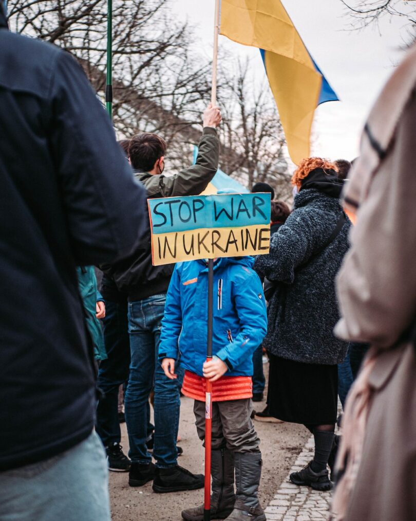 | Young girl protesting the war in Ukraine | MR Online