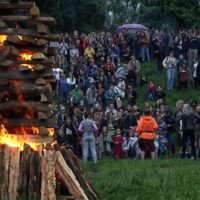 Hundreds of people met near Freedom Bridge on the northern bank of the Sava river in Zagreb on May 7 to mark the 77th anniversary of the city’s liberation from the Nazi-allied Ustaša regime.