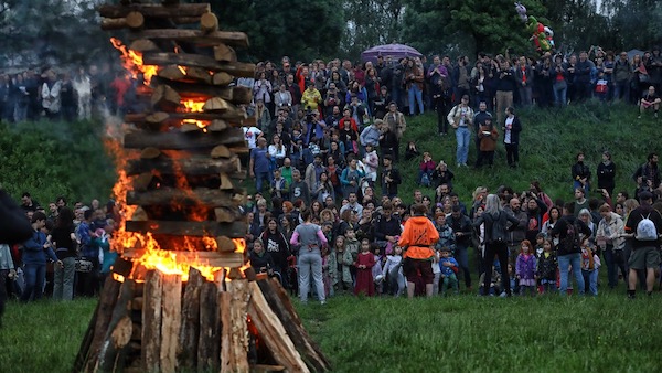 | Hundreds of people met near Freedom Bridge on the northern bank of the Sava river in Zagreb on May 7 to mark the 77th anniversary of the citys liberation from the Nazi allied Ustaša regime | MR Online