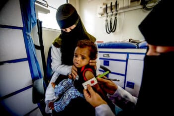 June 27, 2019: A woman with her severely malnourished baby who live in a refugee camp near Aden in war-torn Yemen. (EU Civil Protection and Humanitarian Aid, Flickr,Peter Biro)