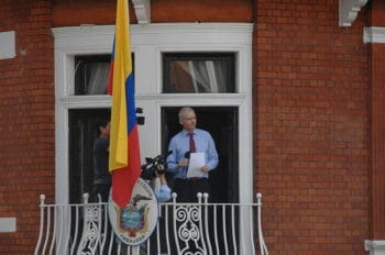 Julian Assange speaking from balcony of Ecuador embassy in London, December 2018. (Snapperjack CC BY-SA 2.0, Wikimedia Commons)