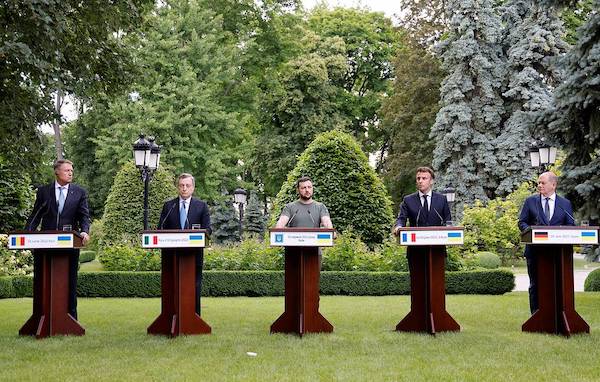 | LR Romanian President Iohannis Italian PM Draghi Ukrainian President Zelensky French President Macron and German Chancellor Olaf Scholz held a press conference in Kyiv Ukraine on 16 June 2022 | MR Online