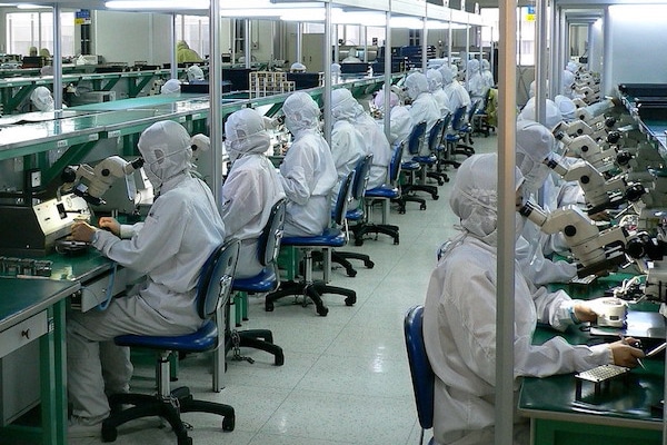 | Thousands of workers in this factory assembling and testing fiber optic systems In many places of the Chinese economy human labor replaces automation in contrast to Japan for example Photo Steve JurvetsonFlickr | MR Online