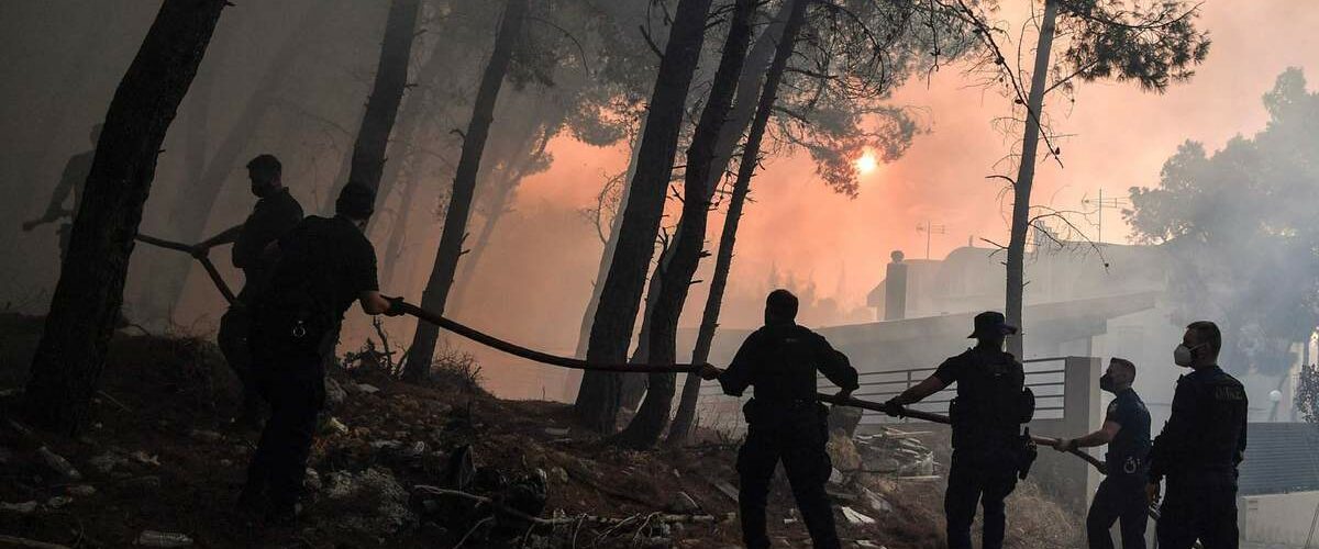 | Police officers help firefighters to extinguish a fire in Thrakomakedones near Mount Parnitha north of Athens | MR Online