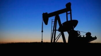 The 12 biggest oil companies are prepared to spend $103 a day for the rest of the decade to exploit new fields of oil and gas / Image: Public Domain