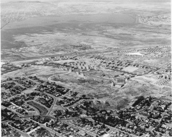 The federal government built an affordable housing project, known as Frontier Housing Project, in Midway to address homelessness and squalor in the area. The project was separated by a no-man’s land buffer from Loma Portal neighborhood as seen in 1946. / Photo: San Diego History Center
