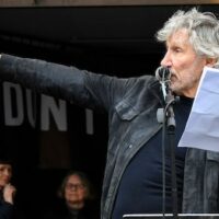 British musician Roger Waters at a rally against the extradition of Wikileaks founder Julian Assange at Parliament Square in London, Saturday, February 22, 2020. [AP Photo/Alberto Pezzali]