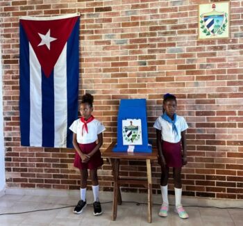 | Local elementary schoolers guard the ballot box in La Corbata | MR Online