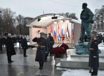 | Fidel Castro monument in Moscow Source plenglishcom | MR Online