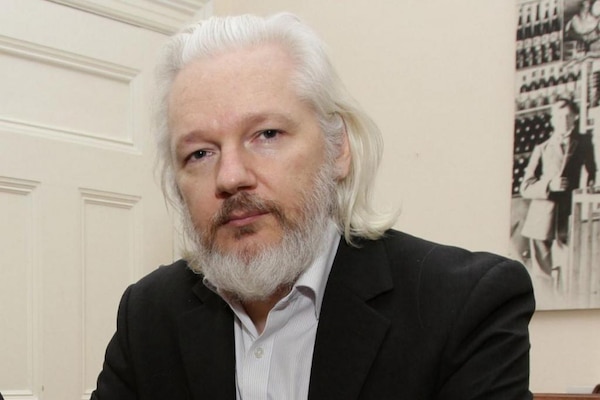 MR Online | Julian Assange Photo apublicaorg | MR Online