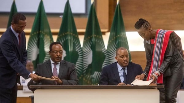 On November 7, 2022, Redwan Hussien Rameto (2nd L), representative of the Ethiopian government, and Getachew Reda (2nd R), representative of the Tigray People's Liberation Front (TPLF), signed a peace agreement in Pretoria, South Africa. Photo: Alet Pretorius/Xinhua