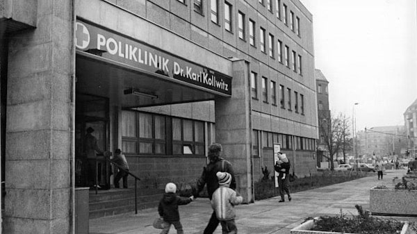 Berlin polyclinic in 1986. (Photo: Steffen Ritter/German Federal Archive)