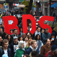 INTERNATIONAL SOLIDARITY MAY DAY DEMONSTRATION IN BERLIN, 2017. (PHOTO: MONTECRUZ FOTO/CREATIVE COMMONS)