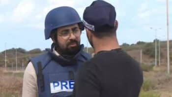 An Israeli security officer threatens an Al Araby reporter Arab News 101523 If you dont report the truth woe is you