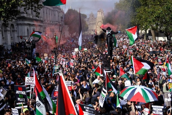 Huge pro-Palestine protest shuts down New York's Grand Central station