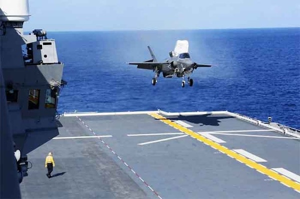  | F 35B landing on JS Izumo | MR Online
