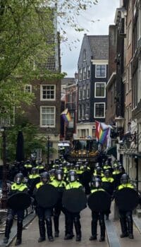 | Police line up on Grimburgal awaiting telephone call from the CvB to enter the student occupation in the Amsterdam Academic Club on May 8 | MR Online