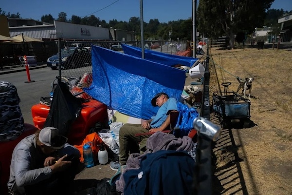 | A group of unhoused people camp outside the Housing Matters shelter in Santa Cruz on Aug 7 2024 | MR Online