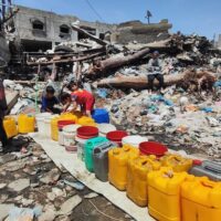  | DISPLACED PALESTINIANS LINE UP TO FILL WATER CONTAINERS IN GAZA CITY ON APRIL 22 2024 PHOTO KHALED DAOUDAPA IMAGES | MR Online