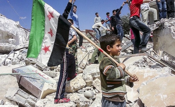 | People march from Binnish to Taftanaz after it was shelled by Assad | MR Online