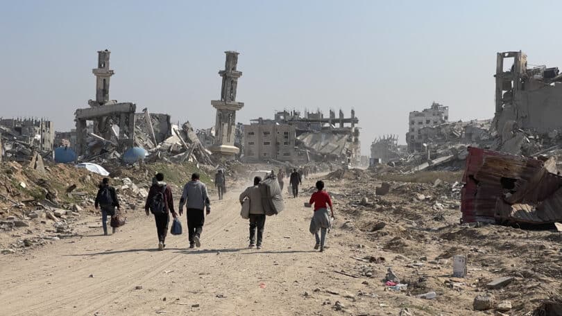  | Refugees walk down a road in Gaza surrounded by ruined buildings | MR Online