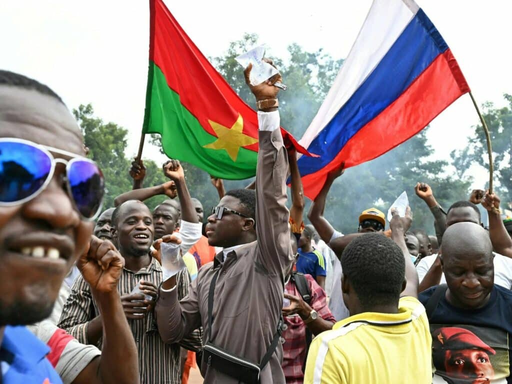 dc37e5790b3249dbaa5440233d7c282a1920x1440 | MR Online Youth in Ouagadougou with Burkinabe and Russian Flags