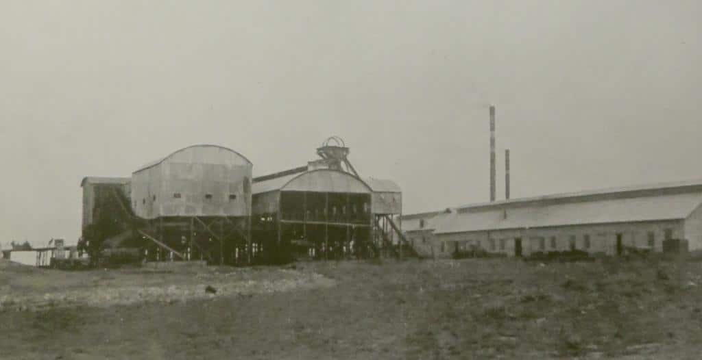 MR Online | A black and white photograph of Coalbrook colliery in 1910 | MR Online