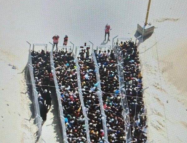MR Online | A WIDELY CIRCULATED IMAGE OF STARVING PALESTINIANS IN RAFAH AT AN AID DISTRIBUTION SITE RUN BY THE US BACKED GAZA HUMANITARIAN FOUNDATION MAY 27 2025 PHOTO SOCIAL MEDIA | MR Online