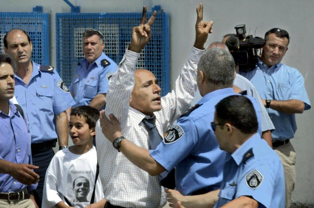 mordechaivanunuafp | MR Online Former Israeli nuclear technician Mordechai Vanunu walks free out of the high security prison of Shikma in Askelon southern Israel on 21 April 2004 AFPMenahem Kahana