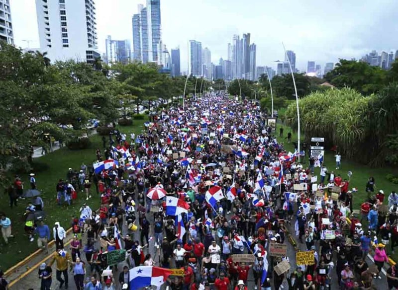 PanamaProtesta180058490 | MR Online People protest during a march against the government contract with Canadian mining company First Quantum and its subsidiary Minera Panama in Panama City