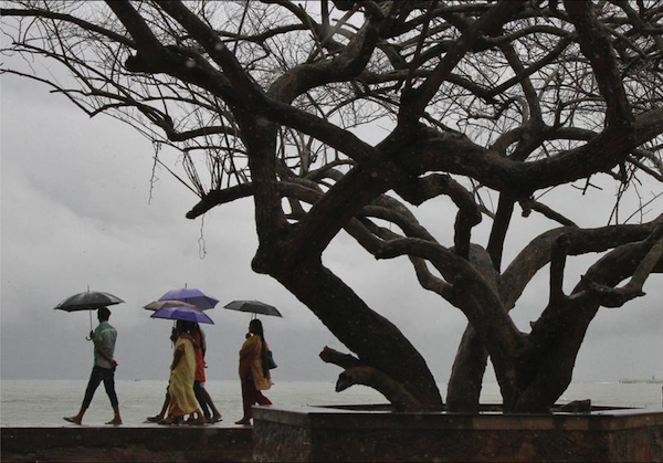  | Walkers in Kochi | Sivaram VReuters | MR Online